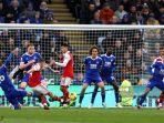 gol-trossard-dianulir-wasit.jpg