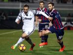 gonzalo-higuain-andrea-barberis-crotone-vs-juventus-vs-crotone_20170209_074516.jpg