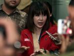 grace-natalie-diperiksa-sebagai-saksi_20181122_192417.jpg