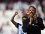 graham-potter-merayakan-akhir-pertandingan.jpg