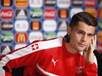 granit-xhaka-earpon_20160731_150158.jpg
