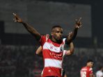 greg-lakukan-selebrasi-usai-cetak-gol_20191031_154541.jpg