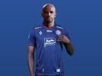 greg-nwokolo-arema-fc-liga-1-20232024.jpg