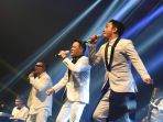 grup-band-kahitna-konser-di-gcc-surabaya_20170216_162222.jpg