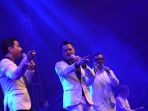 grup-band-kahitna-konser-di-gcc-surabaya_20170216_162542.jpg