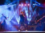 grup-band-seventeen-hibur-warga-batam_20170103_130636.jpg