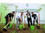 grup-band-wali-tanam-pohon-trembesi_20161125_222314.jpg
