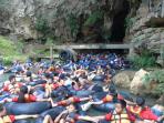 gua-pindul-sesak-wisatawan_20160507_045126.jpg