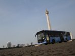 guber-ahok-resmikan-bus-transjakarta-baru_20161021_112644.jpg