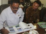 gubernur-ahok-dan-gubernur-rano-ikuti-rapat-kabinet-terbatas_20160501_204111.jpg