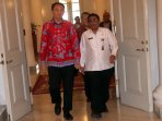 gubernur-ahok-memperkenalkan-gubernur-plt-soni-sumarsono_20161031_130035.jpg