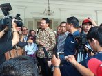 gubernur-ahok-saksikan-film-slank-ngga-ada-matinya_20151006_104217.jpg