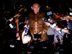 gubernur-ahok-usai-diperiksa-kpk-saksi-kasus-reklamasi_20160511_112932.jpg