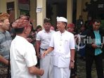 gubernur-bali-i-made-mangku-pastika-datang-ke-tps-12-yang-berlokasi-di-ruang_20180627_104348.jpg