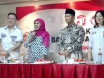 gubernur-dan-wakil-gubernur-jawa-timur-terpilih-periode-2019-2024-khofifah-indar-parawansa_20180729_213033.jpg