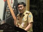 gubernur-djarot-berikan-arahan-kepada-bawahannya_20170703_195258.jpg