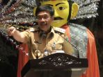 gubernur-djarot-berikan-arahan-kepada-bawahannya_20170703_195457.jpg