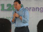 gubernur-dki-ahok-beri-kartu-bpjs-go-jek_20160506_164607.jpg