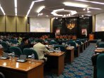 gubernur-dki-hadiri-sidang-paripurna-dprd-dki_20151119_154804.jpg