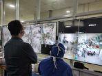 gubernur-dki-jakarta-anies-baswedan-berdiri-di-depan-layar-tv-111.jpg