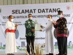 gubernur-dki-jakarta-anies-baswedan-menyerahkav.jpg