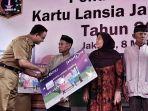 gubernur-dki-jakarta-memberikan-klj.jpg