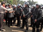 gubernur-jabar-dan-kapolda-jabar-pimpin-apel-ops_20160704_142238.jpg