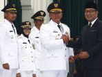 gubernur-jabar-lantik-wali-kota-dan-bupati_20181206_101140.jpg