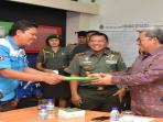 gubernur-jawa-barat-ahmad-heryawan-aher_20161028_104250.jpg