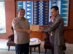 gubernur-jawa-barat-ahmad-heryawan-serahkan-revisi-sk-pemberhentian-bupati-bogor_20150130_084301.jpg
