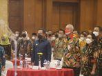 gubernur-jawa-tengah-ganjar-pranowo-dan-ketua-asosiasi-pemerintah-kota-seluruh-indonesia.jpg