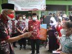 gubernur-jawa-tengah-ganjar-pranowo-meninjau-vaksinasi-anak.jpg