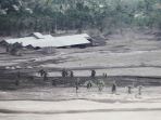 gubernur-jawa-timur-tinjau-jembatan-putus-akibat-erupsi_20211206_163832.jpg