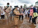 gubernur-kalimantan-tengah-h-sugianto-sabran-meninjau-situasi-banjir-di-kalteng.jpg