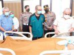 gubernur-kalimantan-timur-menjenguk-korban-kecelakaan-maut-di-balikpapan.jpg