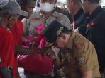 gubernur-kalteng-h-sugianto-sabran-menghadiri-penyerahan-paket-sembako.jpg