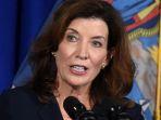 gubernur-new-york-kathy-hochul32.jpg