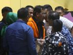 gubernur-riau-resmi-ditahan-kpk_20190712_130829.jpg