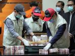 gubernur-sulawesi-selatan-nurdin-abdullah-terjaring-ott-kpk_20210228_040151.jpg