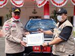gubernur-sumatera-barat-mahyeldi-ansharullahmenyerahkan-mobil-dinasnya.jpg