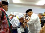 gubernur-sumsel-alex-noerdin-lepas-jemaah-umrah_20161214_111904.jpg