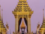 guci-tempat-abu-raja-thailand-bhumibol-adulyadej_20171027_182701.jpg