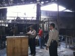 gudang-mebel-ludes-terbakar_20180402_110020.jpg