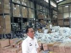 gudang-penyimpanan-aset-kemendagri-di-jalan_20180530_193707.jpg