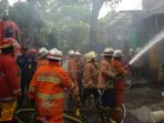 gudang-rongsokan-terbakar_20170202_105900.jpg