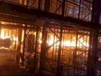 gudang-sepatu-bata-terbakar-ok.jpg