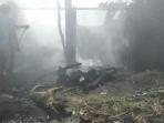 gudang-terbakar_20150205_021417.jpg
