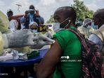 guinea-pasien-ebola-sebelum-memberikan-vaksin-anti-ebola-di-gueckedou.jpg