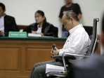 gulat-manurung-jalani-sidang-tuntutan_20150205_162104.jpg