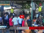 gulat-okol-olahraga-tradisional-di-atas-tumpukan-jerami_20170829_132040.jpg